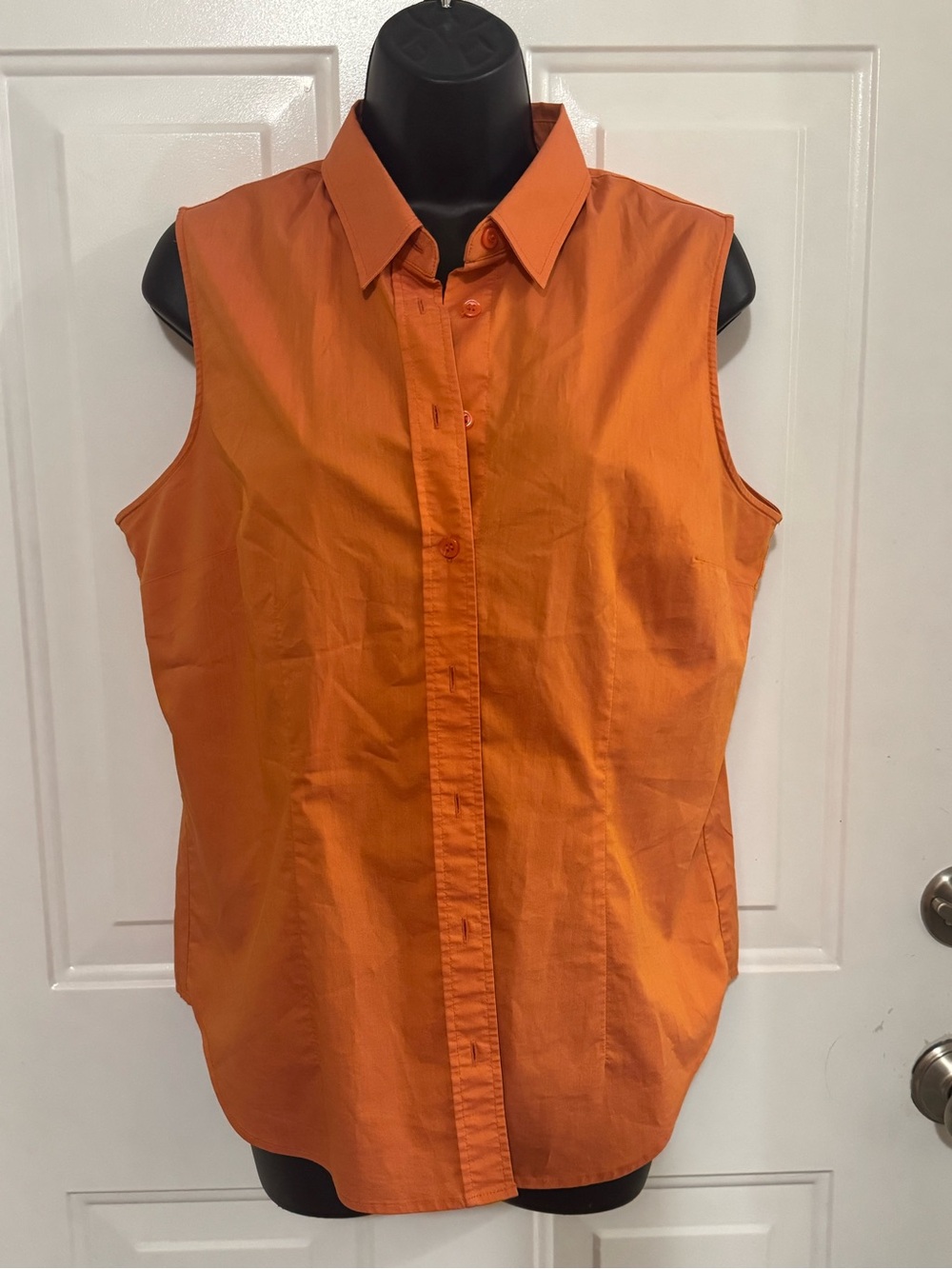 New York & Company Sleeveless Button-Down Shirt with stretch